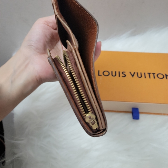 100% Authentic Louis Vuitton Monogram wallet - Picture 3 of 11
